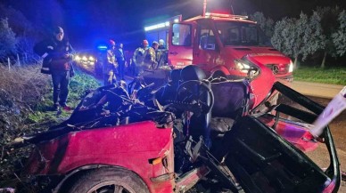 Bursa’da Trafik Kazası: Mandalina Yüklü Tır ile Otomobil Çarpıştı,  1 Ölü,  3 Yaralı