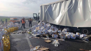 Tır Kazası Yüzünden Yola Saçılan Yağ Tenekeleri Trafiği Kilitledi!