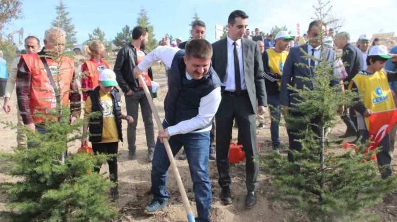 Karaman’da ‘Milli Ağaçlandırma Günü’nde 5 bin fidan toprakla buluşturuldu