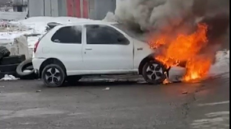 Muş'ta Seyir Halindeki Otomobil Alev Alev Yandı!