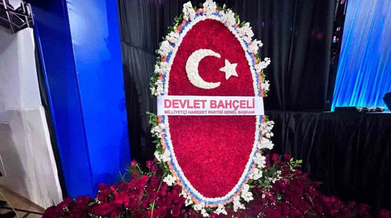 Bahçeli’den AK Parti Kongresi’ne Anlamlı Çiçek Jesti