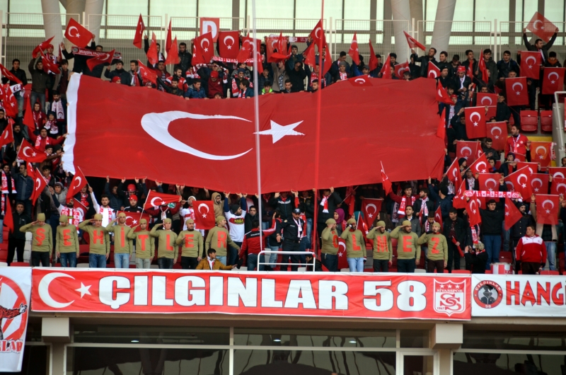 TFF 1. Lig´in 16. hafta maçında Adana Demirspor ile karşılaşan Sivasspor rakibi ile golsüz berabere kaldı.  FOTO İRFAN ÖZŞEKER 