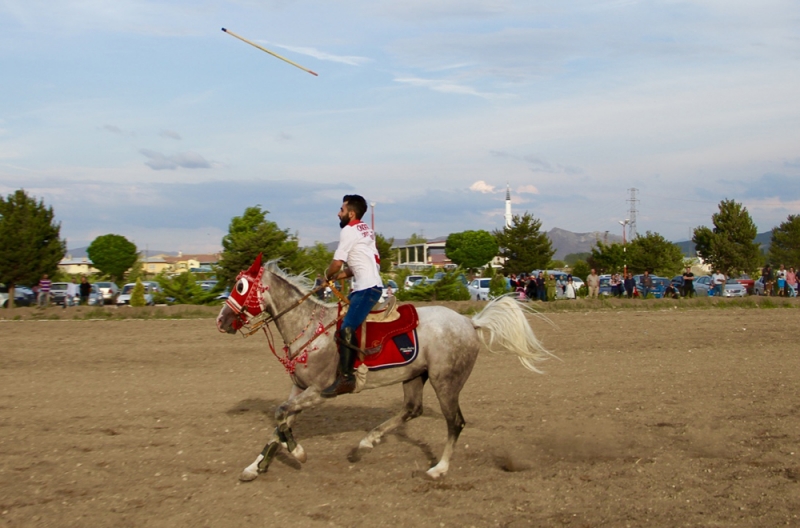 Sivas Kongresi'nin 97. yıl dönümü etkinlikleri kapsamında, atlı cirit gösterisi düzenlendi.