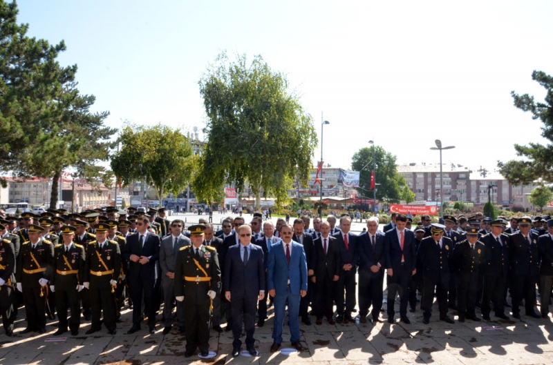 30 Ağustos Zafer Bayramı Sivas’ta düzenlenen törenlerle coşkuyla kutlandı. 