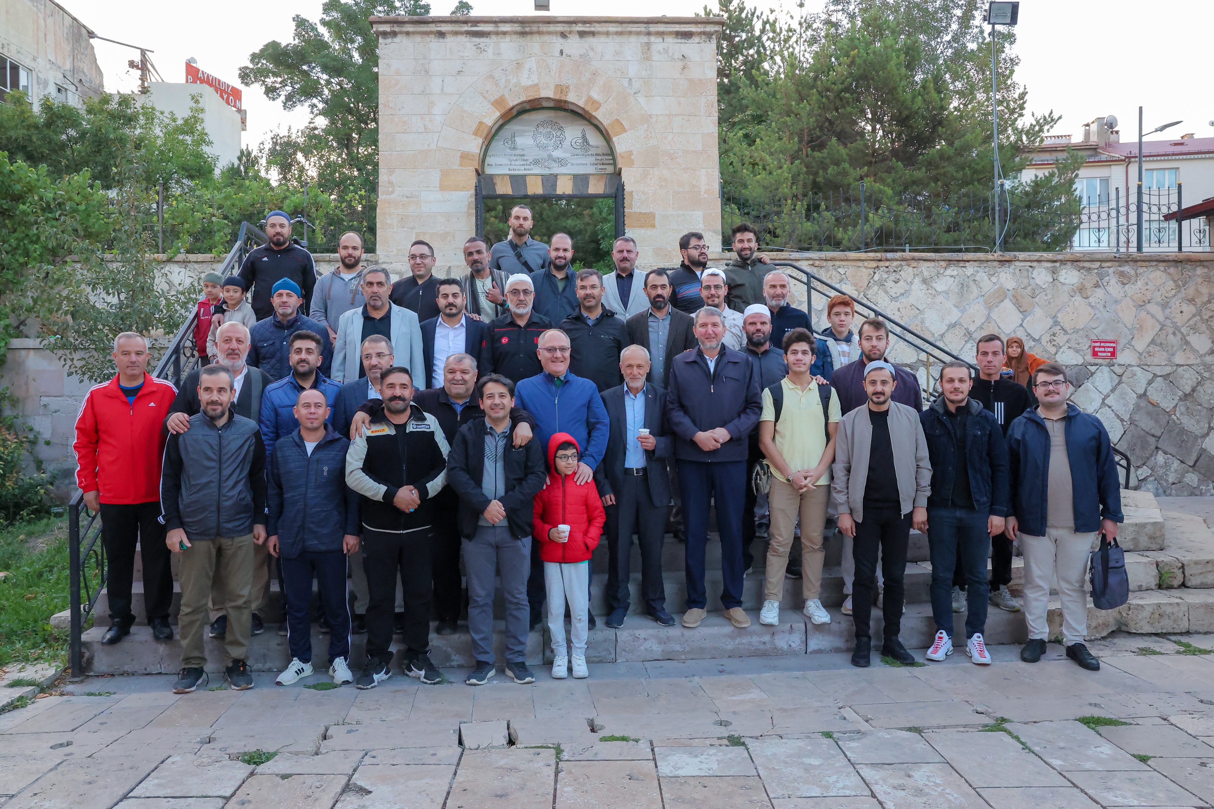 SABAH NAMAZINDA BİR ARAYA GELDİLER