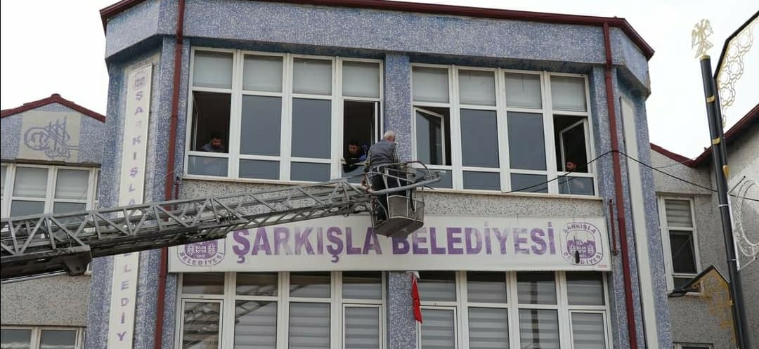 Şarkışla Belediyesi’nin Tabelasına T.c. İbaresi Eklendi (2)