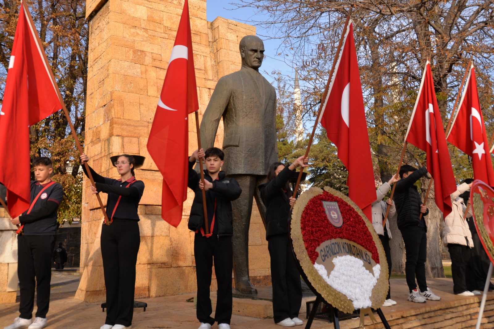 Mustafa Kemal Ataturku 86 Yilinda Sivasta Saygi Ve Minnetle Andik3