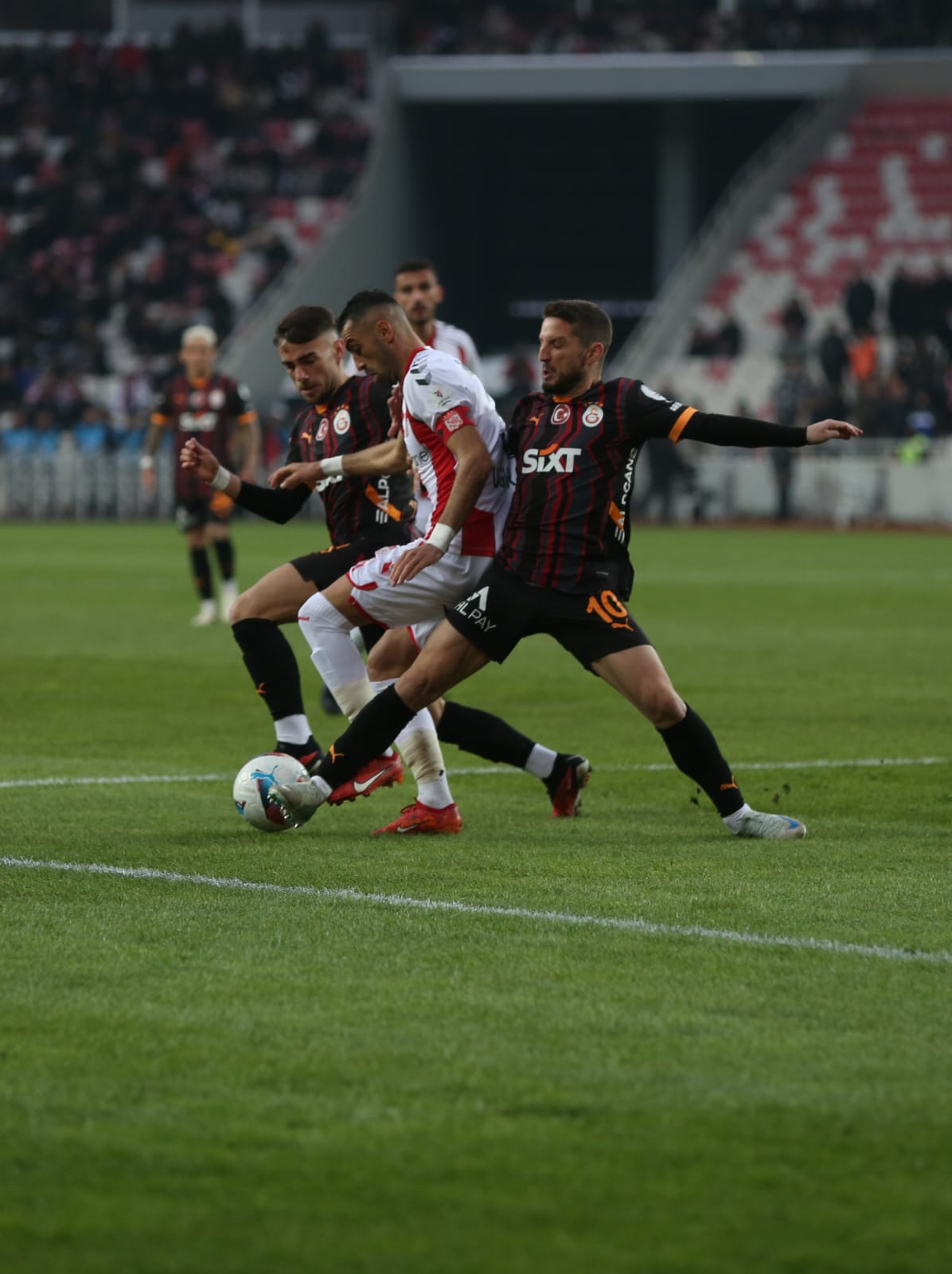 Sivastan Zaferle Donduler Galatasaray Geriden Gelerek 3 1 Kazandi5