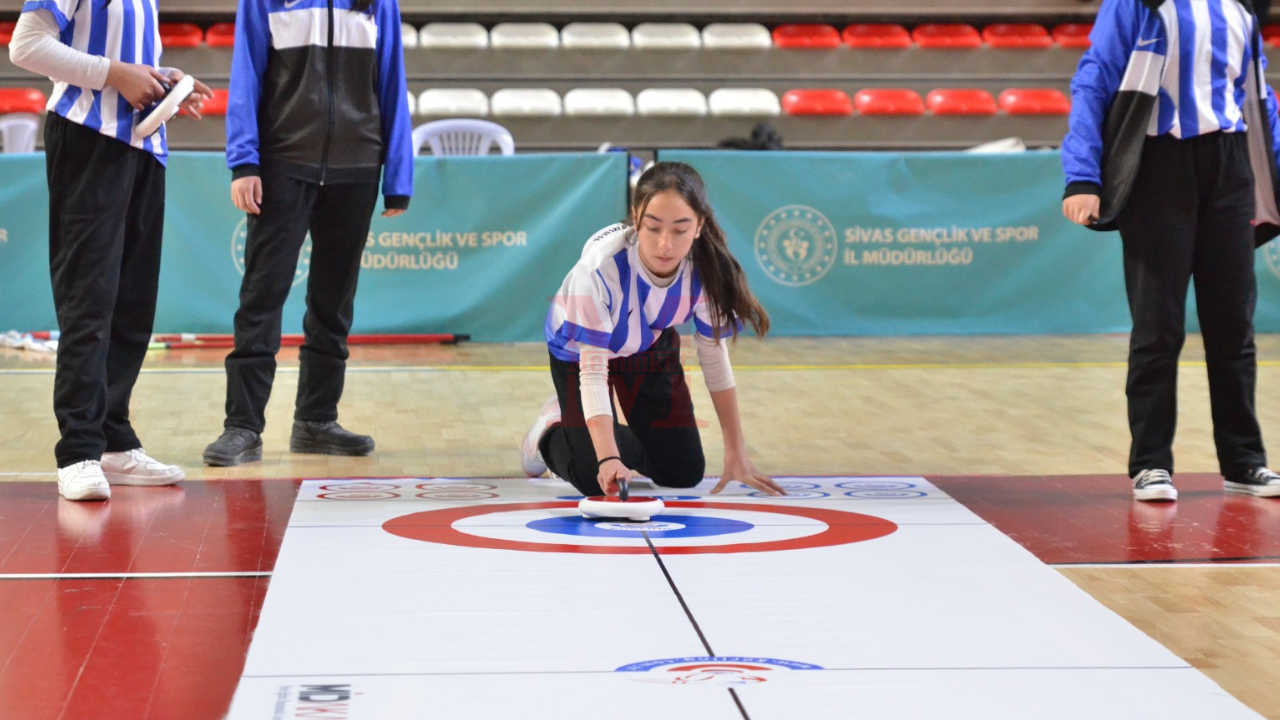 Sivasta Belde Okulu Kiz Ve Erkek Sporcularla Katiliyor 1