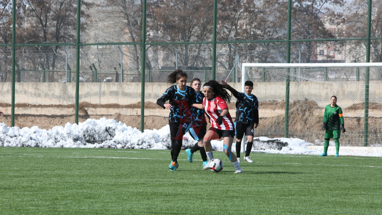 Sivas Asp 3 Macta 15 Gol Atip Liderlik Koltuguna Oturdu