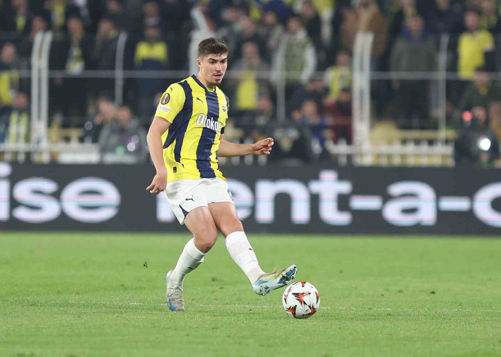 fenerbahcede-13-futbolcu-milli-mesaide