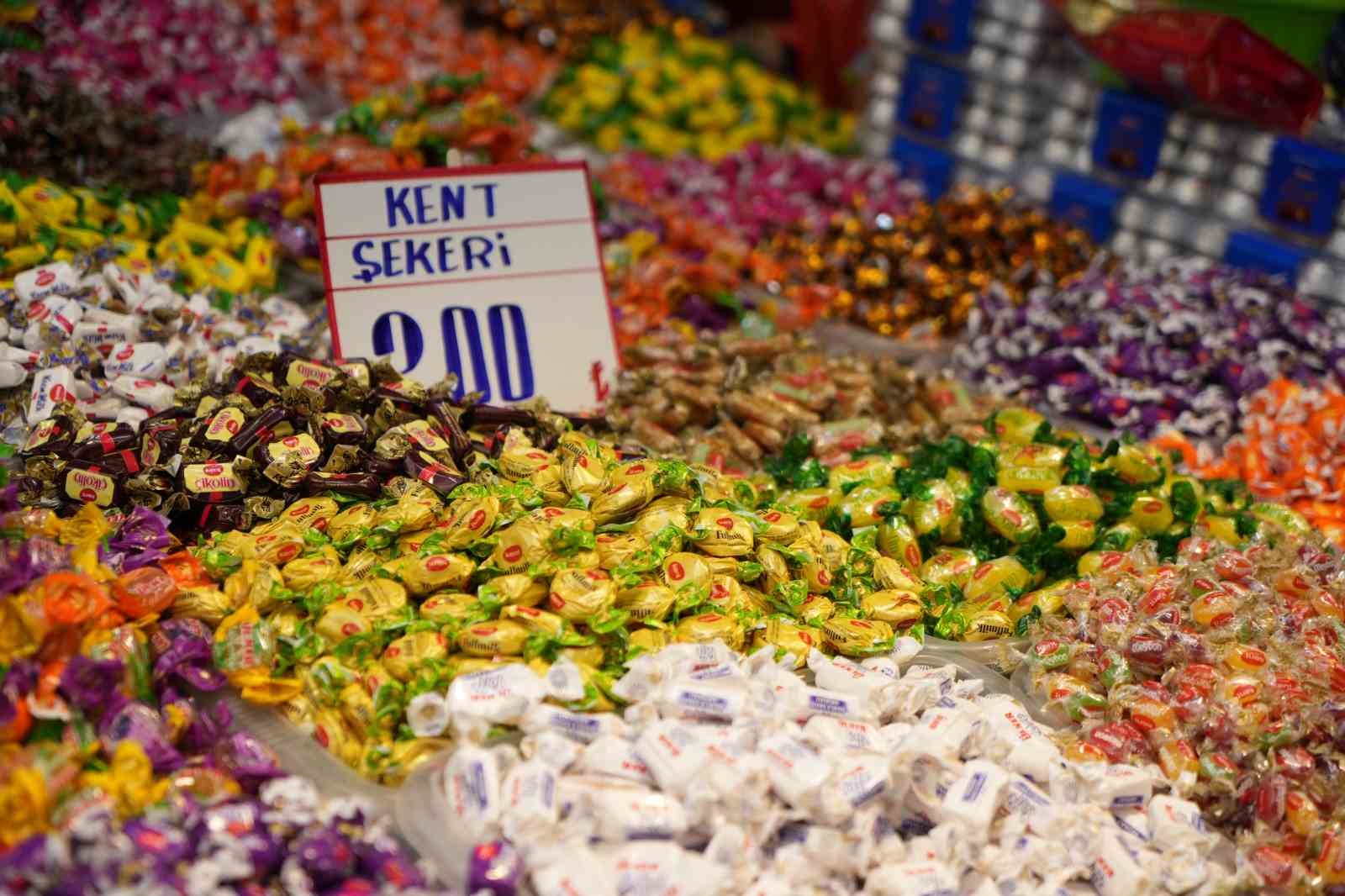 pazar-tezgahlari-bayram-sekerleriyle-renklendi