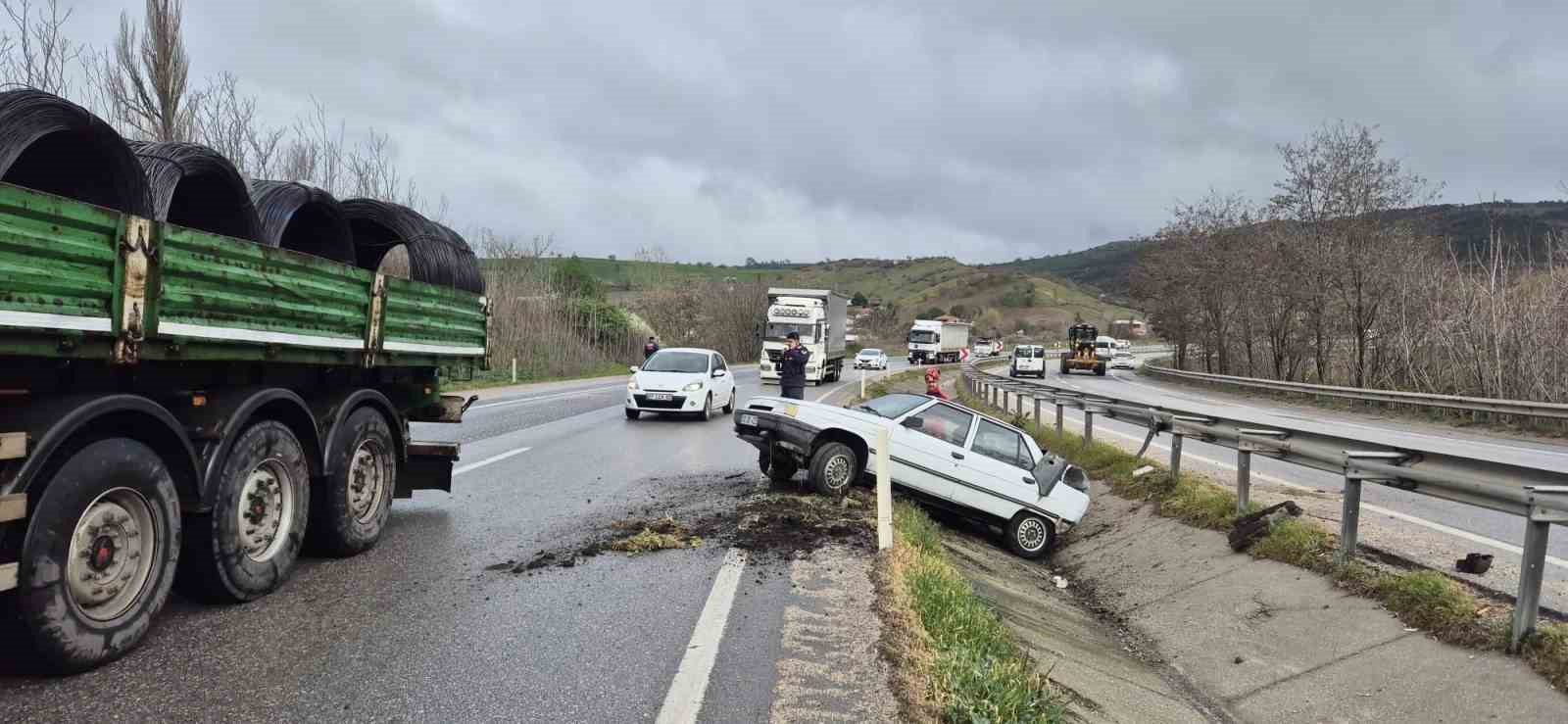 refuje-giren-otomobildeki-2-kisi-yaralandi