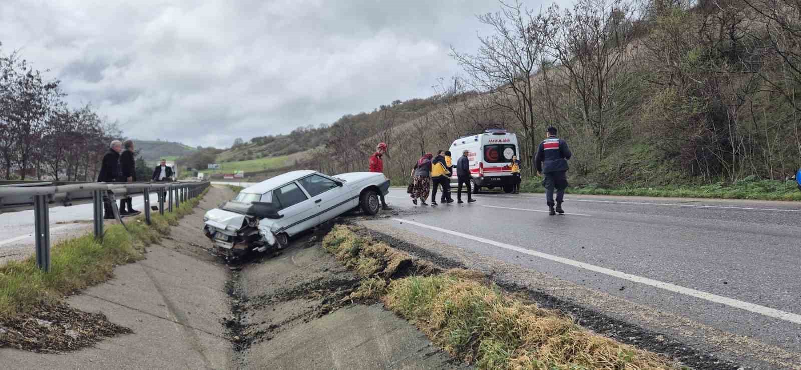 refuje-giren-otomobildeki-2-kisi-yaralandi